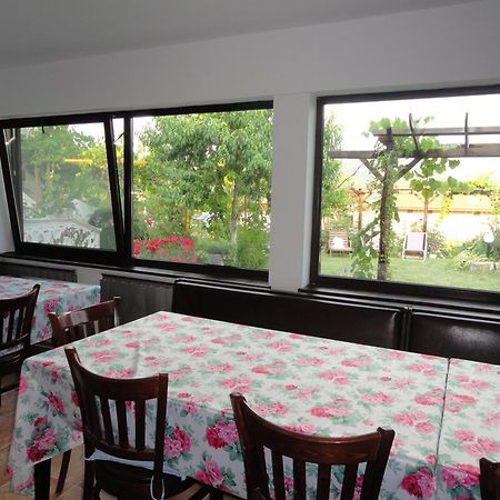 Family Hotel Belvedere Dulgopol Екстер'єр фото