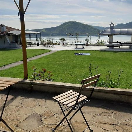 Family Hotel Belvedere Dulgopol Екстер'єр фото
