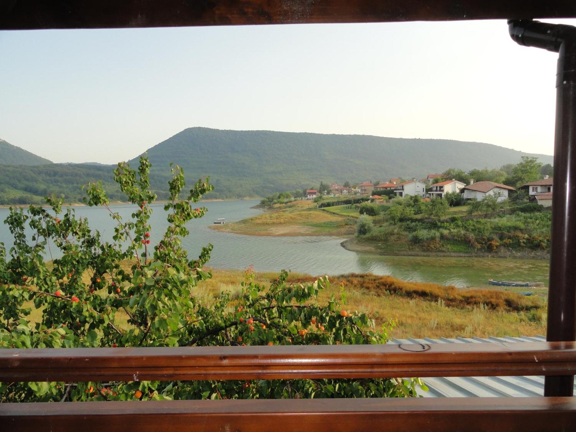 Family Hotel Belvedere Dulgopol Екстер'єр фото