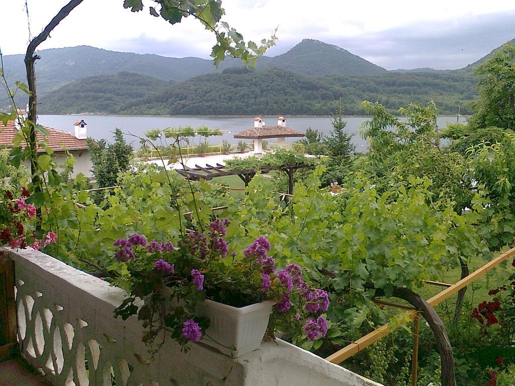 Family Hotel Belvedere Dulgopol Екстер'єр фото