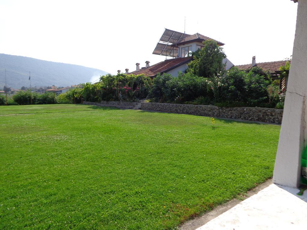 Family Hotel Belvedere Dulgopol Екстер'єр фото