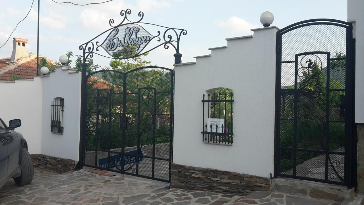 Family Hotel Belvedere Dulgopol Екстер'єр фото