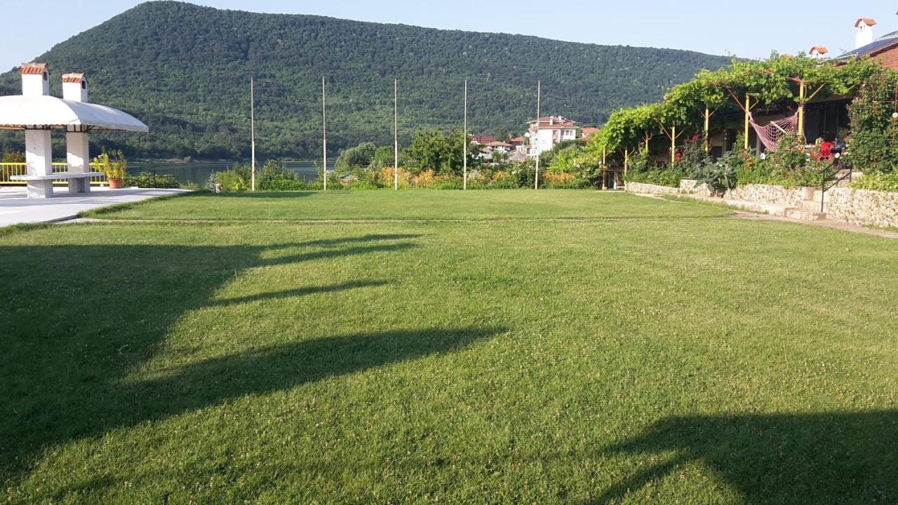 Family Hotel Belvedere Dulgopol Екстер'єр фото